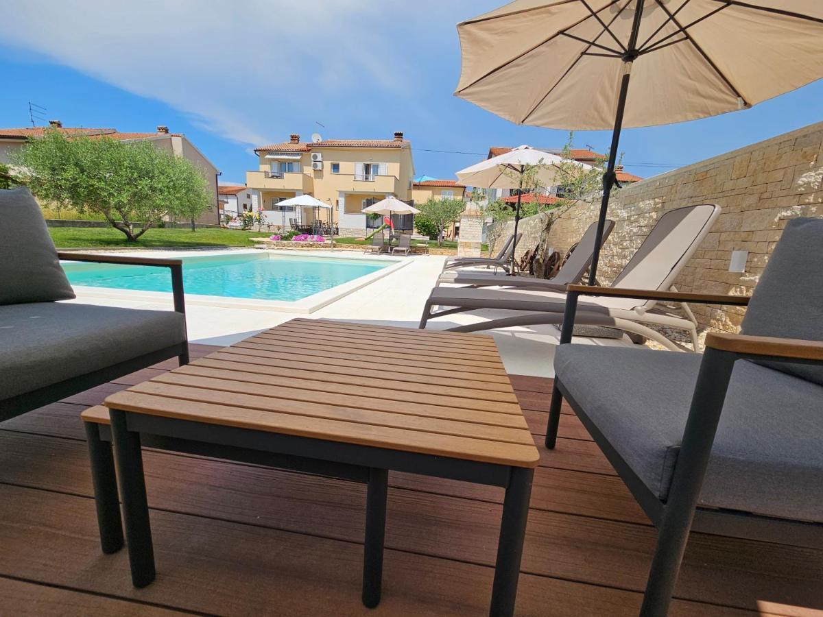 Apartmani Grzinic โรวีน ภายนอก รูปภาพ