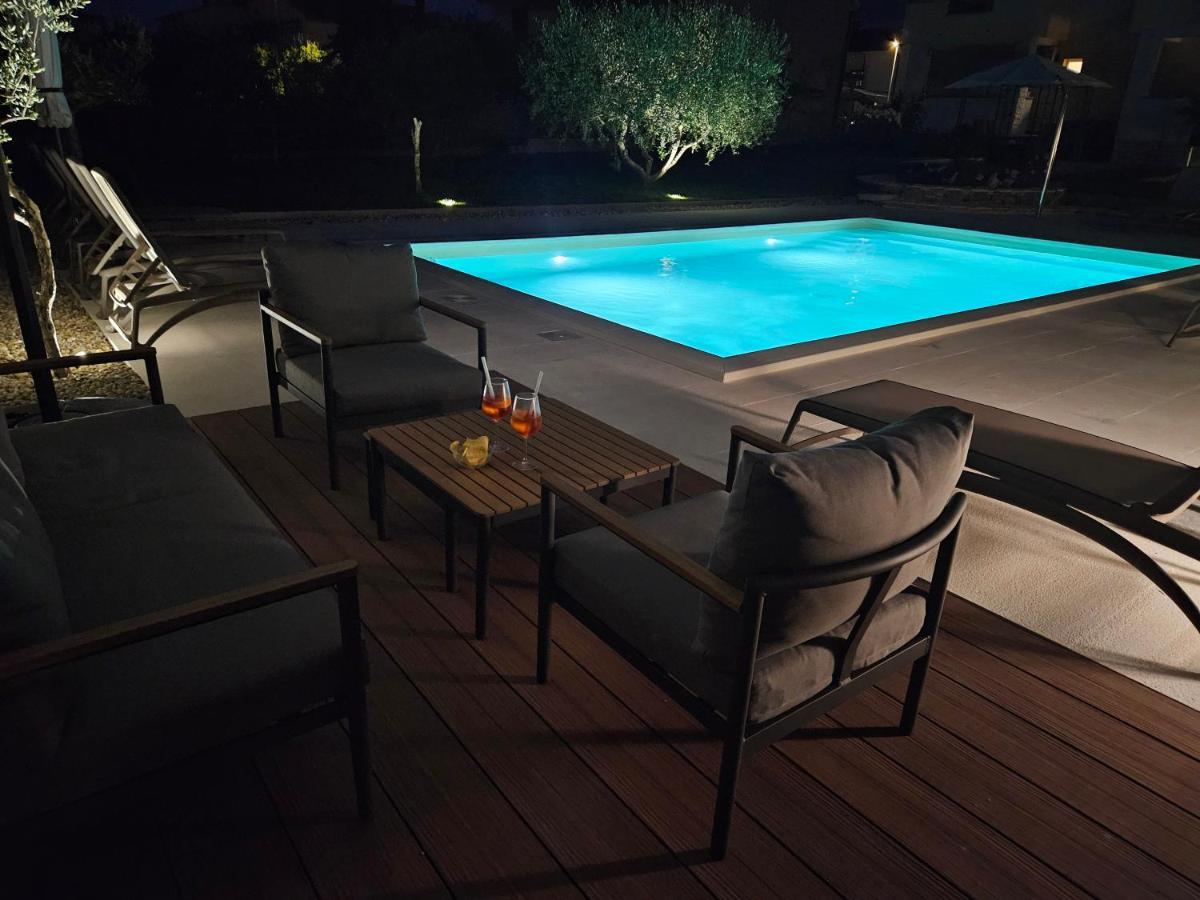 Apartmani Grzinic โรวีน ภายนอก รูปภาพ