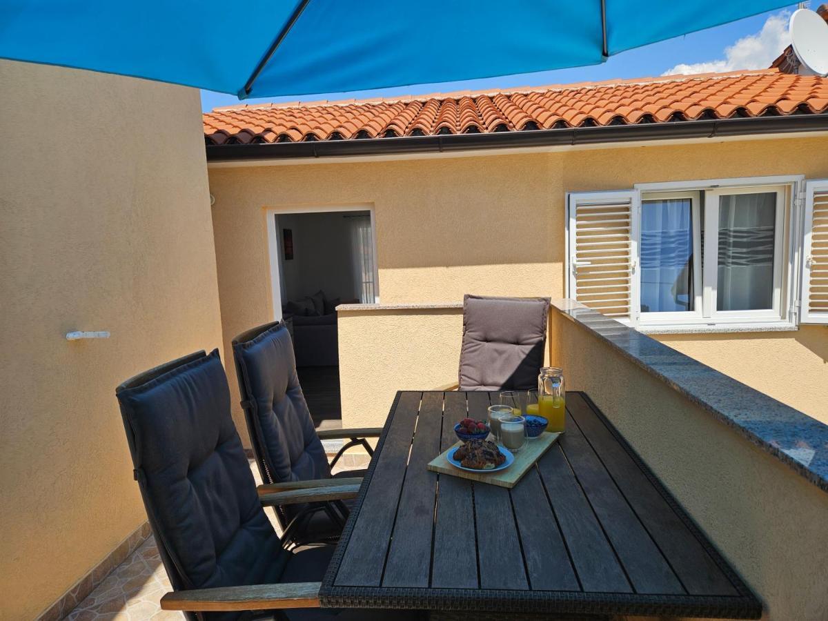 Apartmani Grzinic โรวีน ภายนอก รูปภาพ