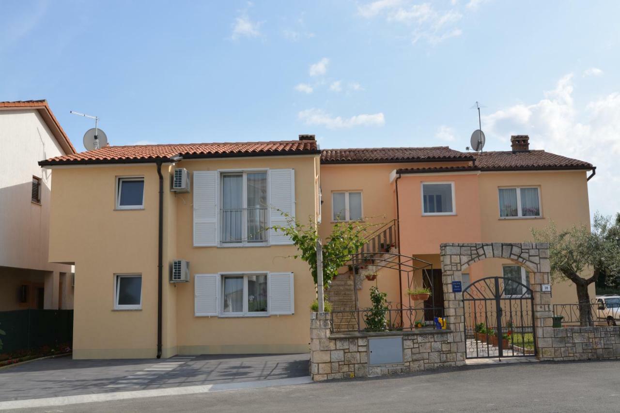 Apartmani Grzinic โรวีน ภายนอก รูปภาพ